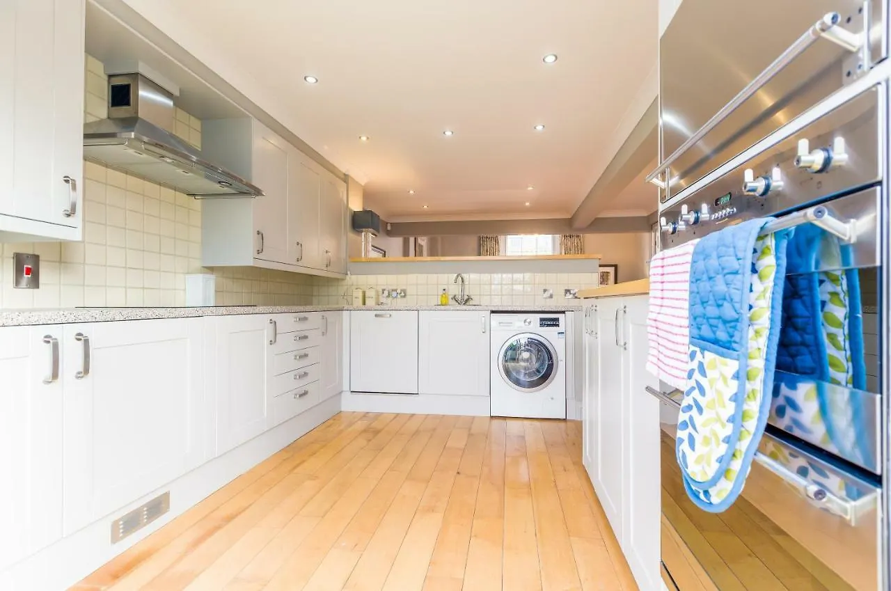 Luxury Apartments - 10 Royal Parade Cheltenham
